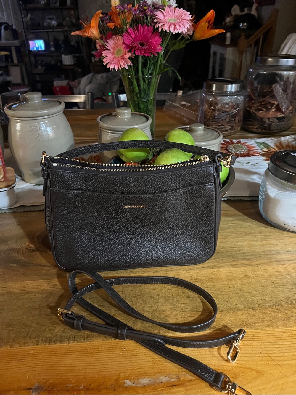 Michael Kors Pebbled Leather Crossbody in Brown with Gold Hardware Jet Set - Picture 5 of 9